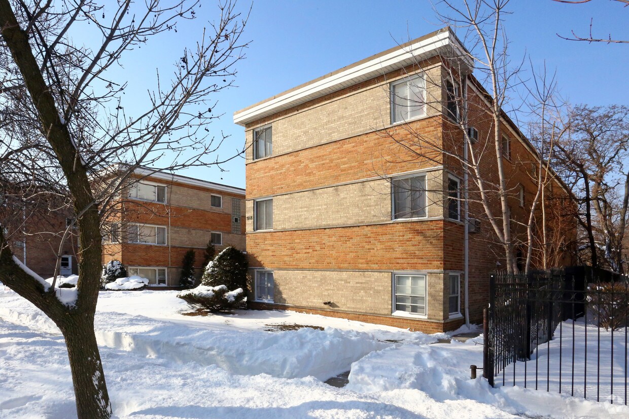 Building Photo - 7012-18 N Ridge Blvd