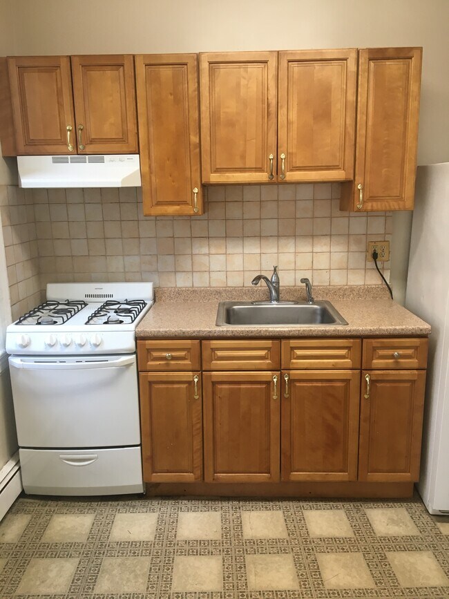 COCINA MODERNA - 102 W 49th St