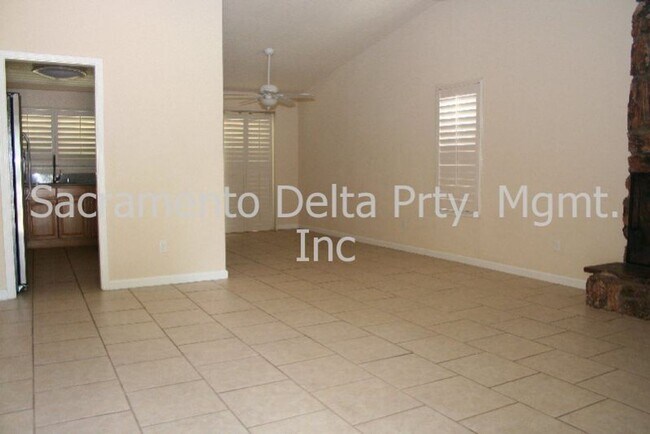 Building Photo - Charming 4 bed/2 bath One Story Home in Va...