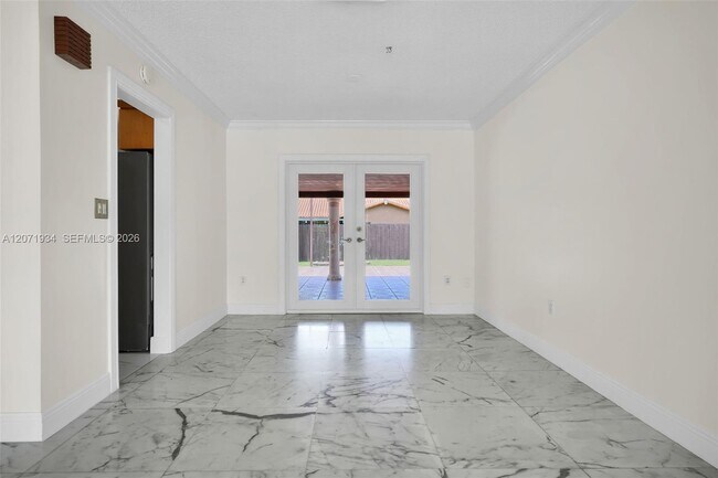 Foto del edificio - 9031 SW 11th St