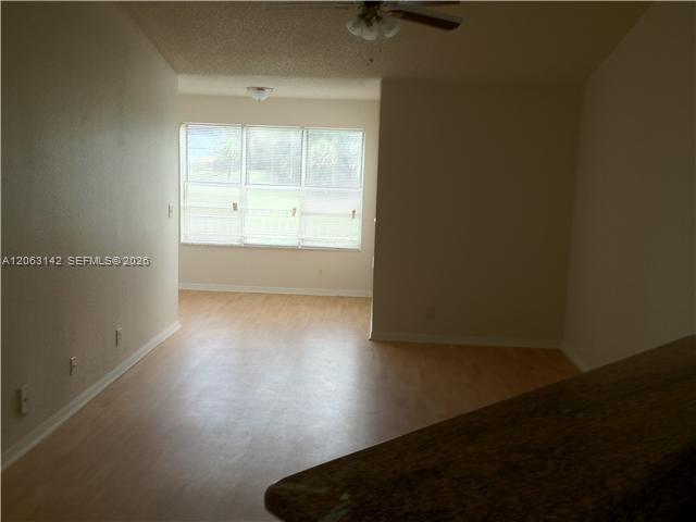 Foto del edificio - 3350 Pinewalk Dr N