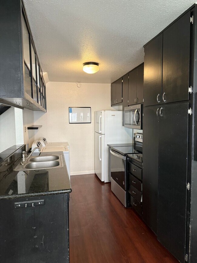 Foto del edificio - 623 Pine Meadows Dr