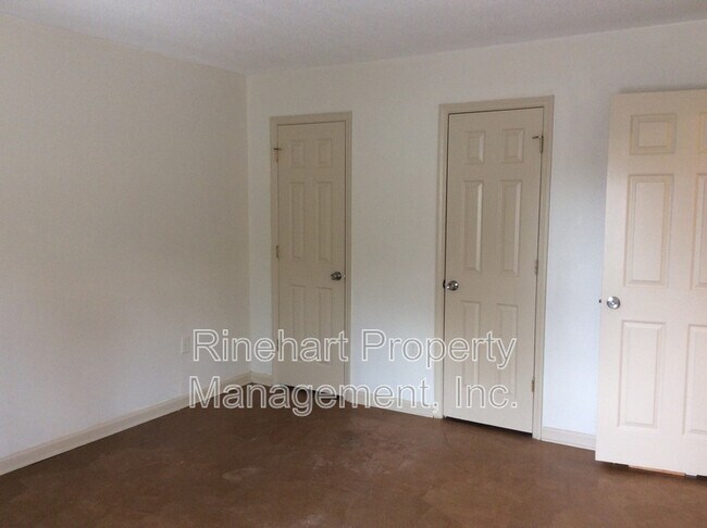 Building Photo - 822 Iredell St