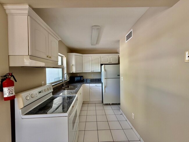 Foto del edificio - 1475 NE Waveland Ave