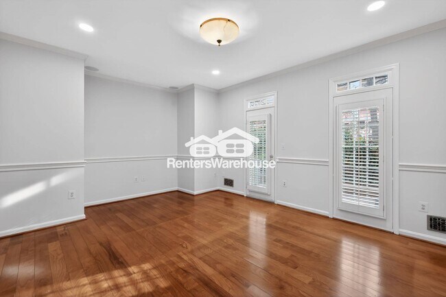 Building Photo - 986 N Royal St