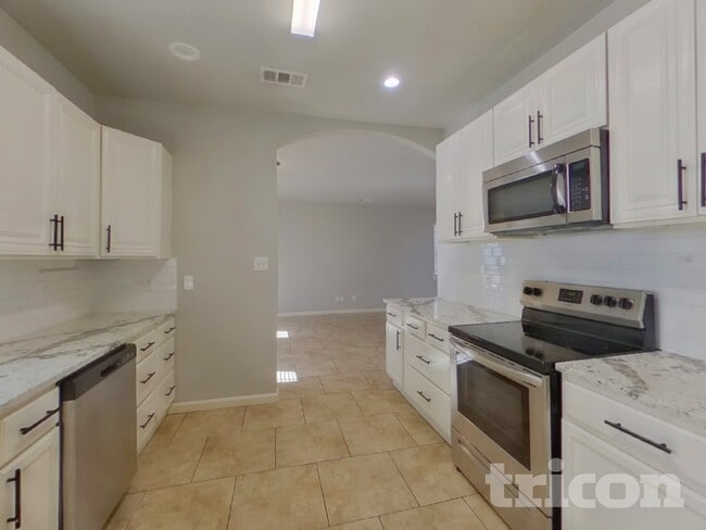 Building Photo - 624 Nora Ln