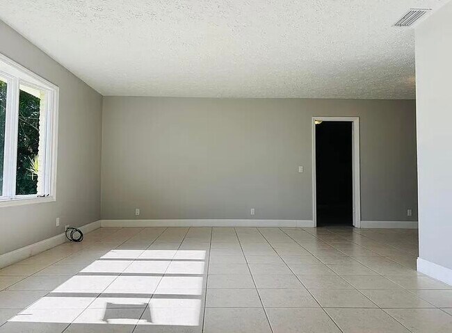 Foto del edificio - 2486 SE Wishbone Rd
