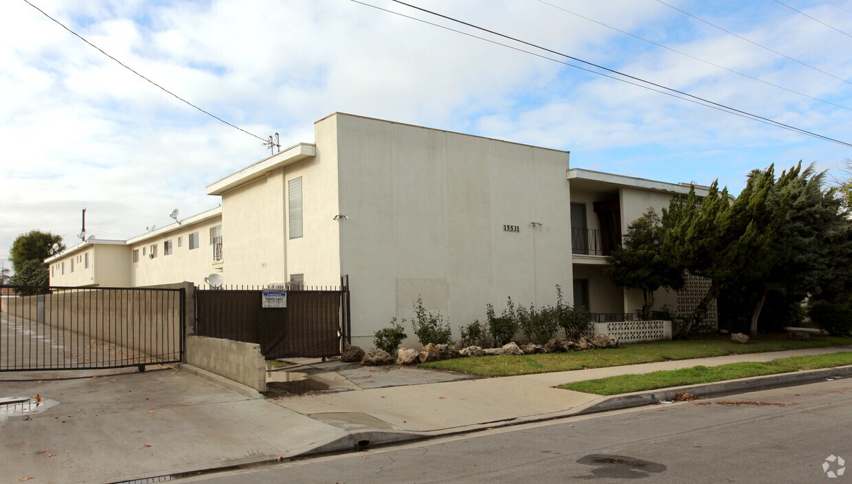 Foto del edificio - 15521 Belshire Ave