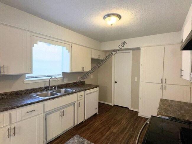 Foto del edificio - 3000 SW 129th St