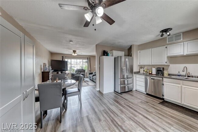 Foto del edificio - 861 E Hacienda Ave