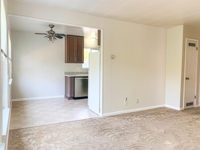 Building Photo - 386 Pine Hill Rd