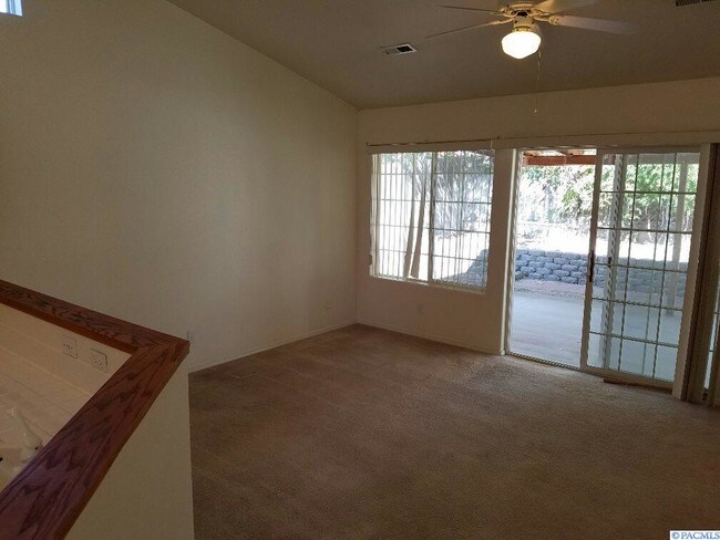 Building Photo - 2530 Royal Palm Ave