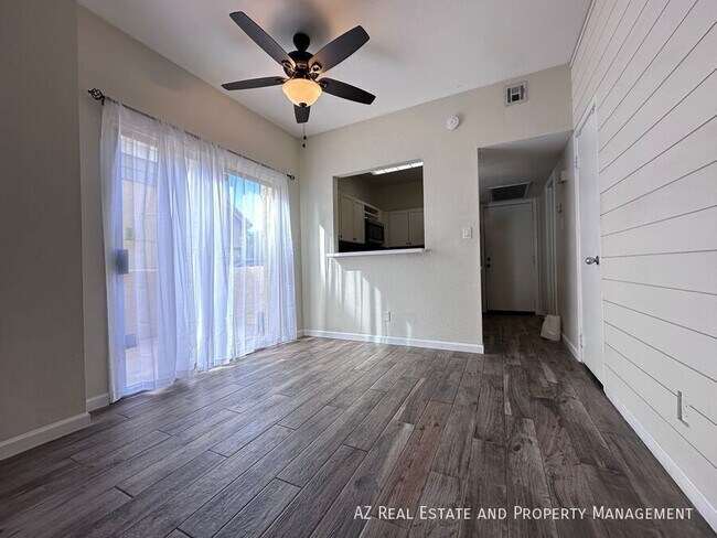 Foto del edificio - 1126 W Elliot Rd