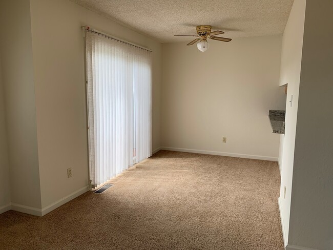 Building Photo - Spacious 2 bed/1.5 bath condo in Martinez