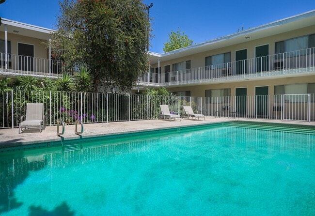 Foto del edificio - LOVELY 1BED Near Valley College! -- GREAT LOCATION!!! $1,000 Deposit (OAC)