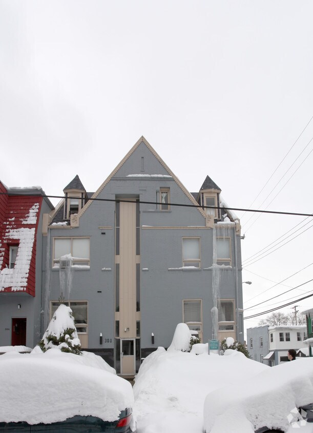 Foto del edificio - 300 Meyran Ave