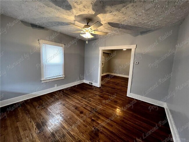 Foto del edificio - 44 Bluecrest Ave