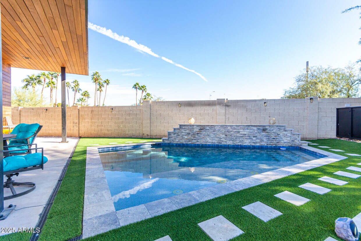 Foto principal - 8325 E Wethersfield Rd