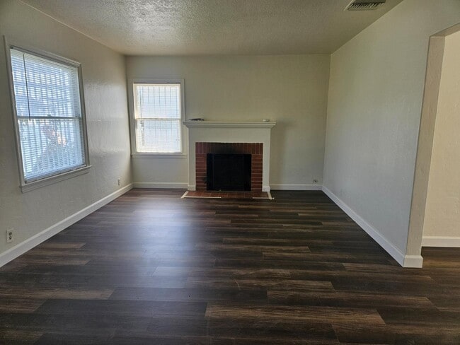Foto del edificio - 2914 E Cornell Ave