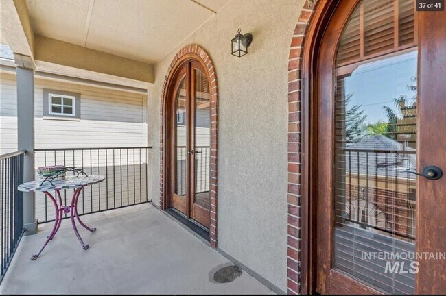 Foto del edificio - Gorgeous fully furnished home in downtown Eagle!