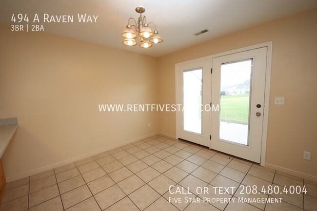 Foto del edificio - 494 Raven Way