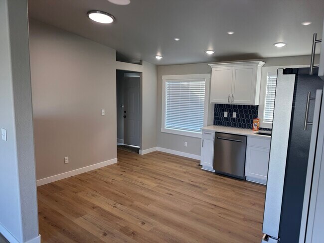 Building Photo - 402 Harbor Blvd