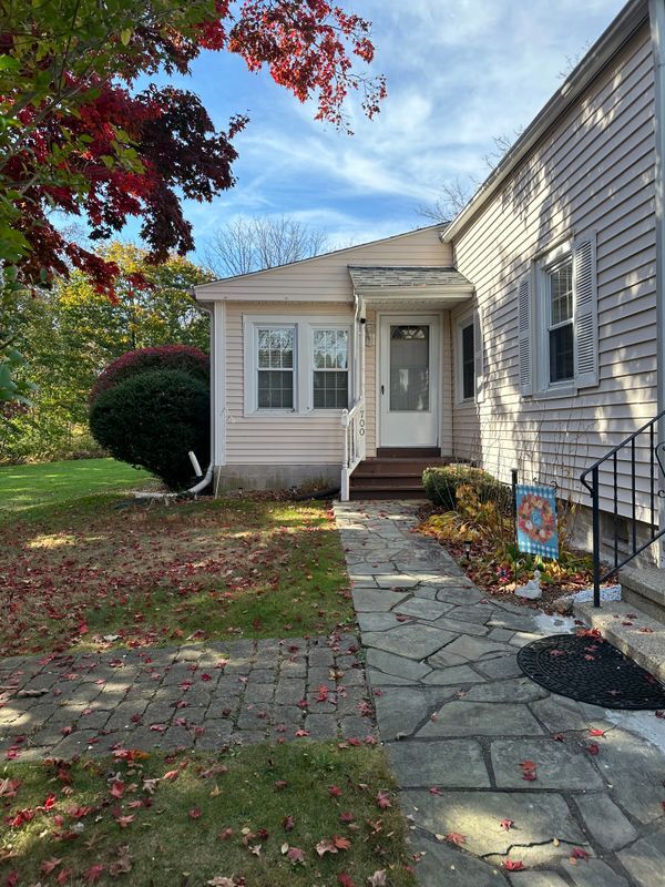 Foto principal - 708 Racebrook Rd