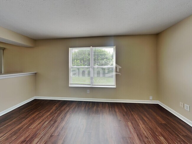 Foto del edificio - 6515 Knobstone Way