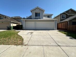 Building Photo - 840 Vallerand Rd