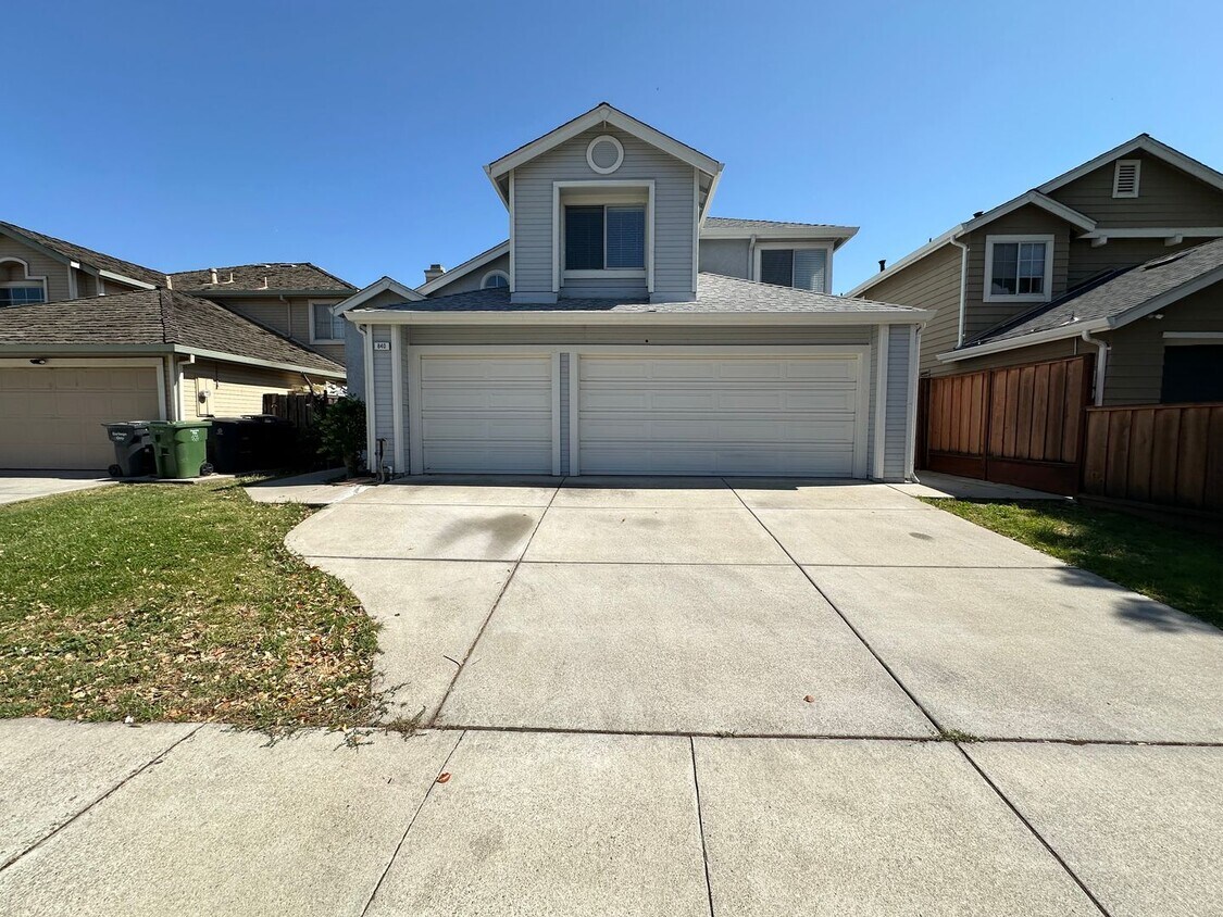 Foto principal - Beautiful 4 Bedroom, 2.5 Bath Tracy Home