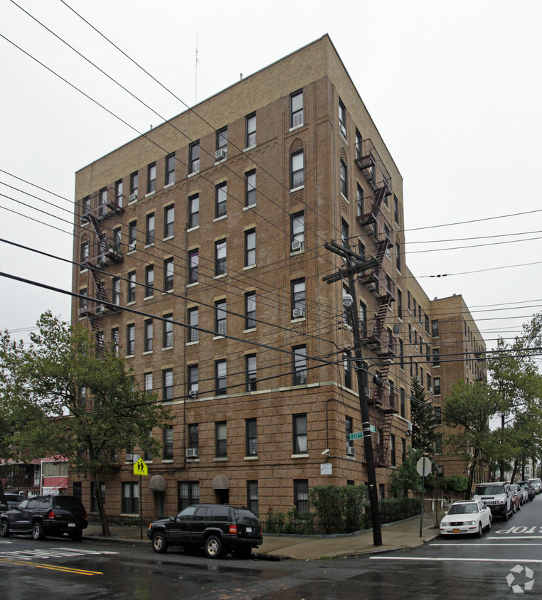 Building - 4350 Furman Ave