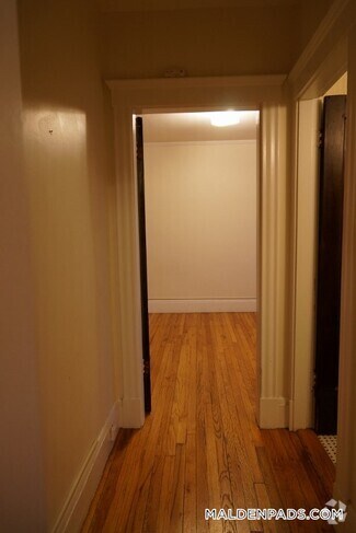 Building Photo - 349 Pleasant St