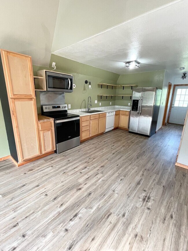 Building Photo - 2 Bed, 1 Bath A-Frame for Rent!