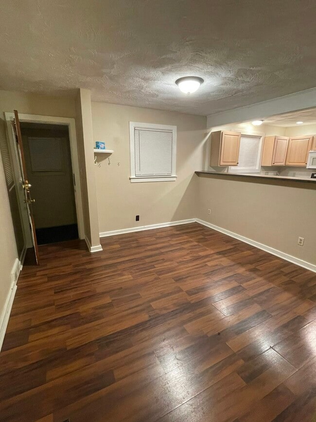 Building Photo - 213 Garden City Dr