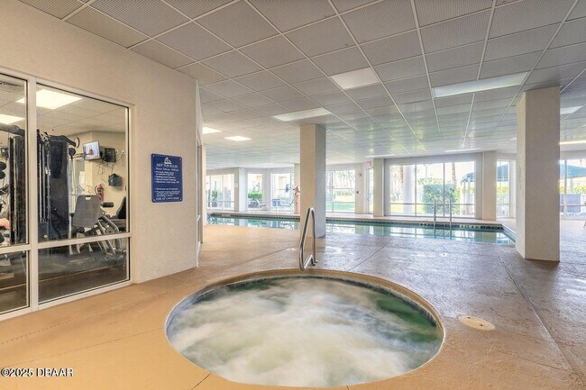 Foto del edificio - 4650 Links Village Dr