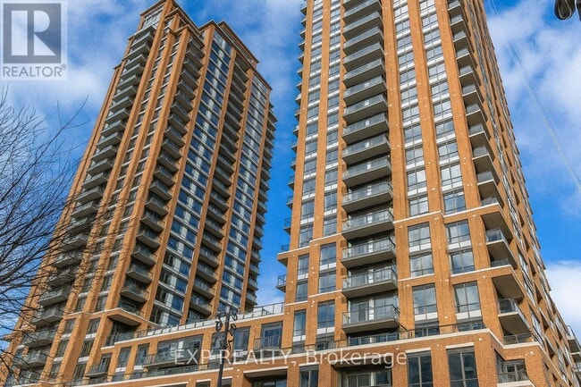 Photo du bâtiment - 3270 Sheppard Ave E