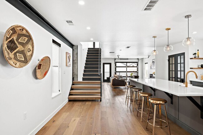 Building Photo - LUX 4BD, 3BA Sunnyside Home with Rooftop D...
