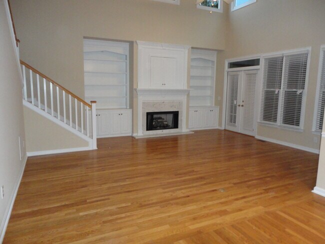 Building Photo - 815 Hillcrest Lane
