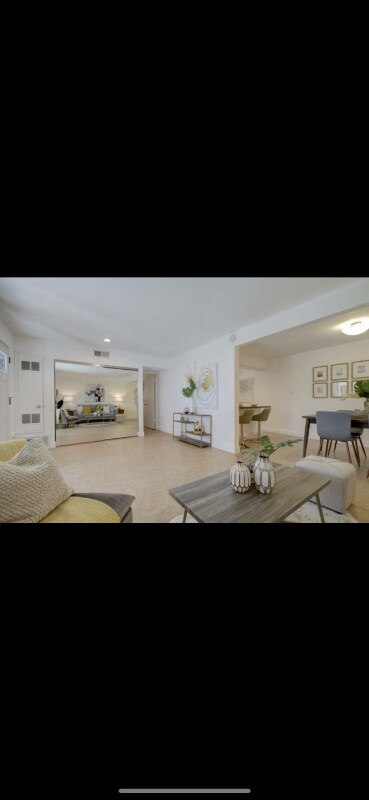 Foto del edificio - 6102 Admiralty Ln