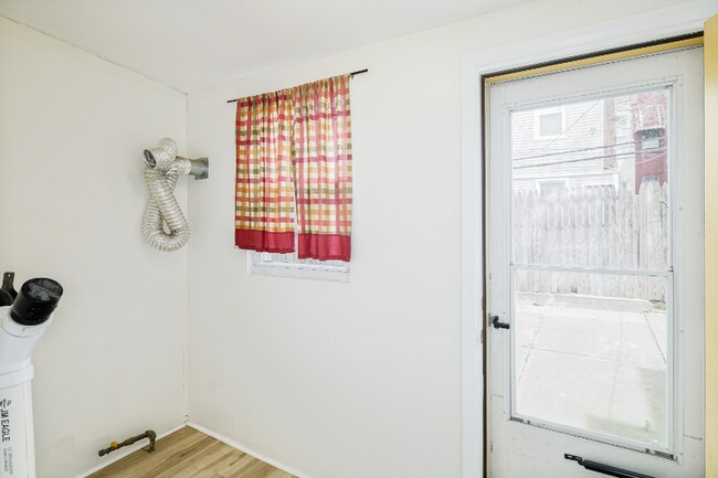 Foto del edificio - 635 W Russell St