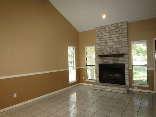 Foto del edificio - 7001 Winedale Dr