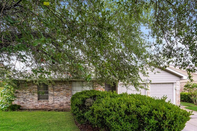 Foto del edificio - 4419 Curly Oaks Dr