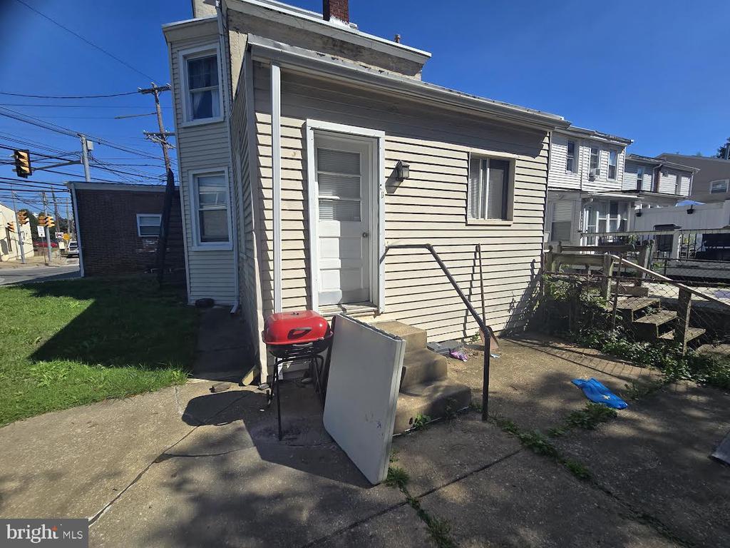 Primary Photo - 82 N Sycamore Ave