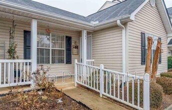 Building Photo - 107 Hammett Grove Ln