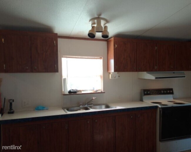 Building Photo - 3 br, 2 bath Mobile Home - 102 Folds Rd.