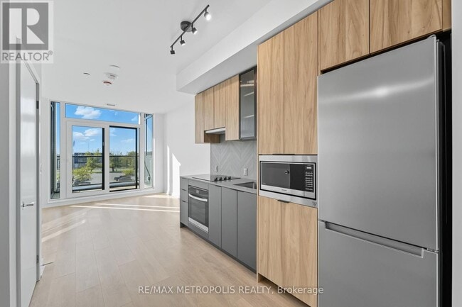 Building Photo - 1037 The Queensway
