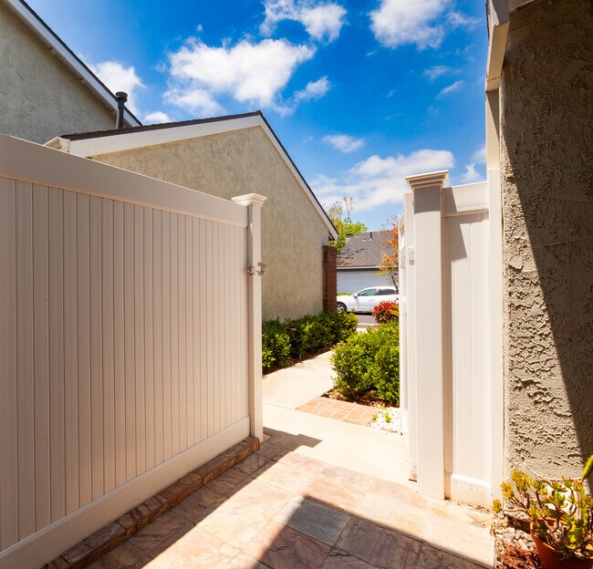 Private Entry Gate. - 25056 Silverleaf Ln