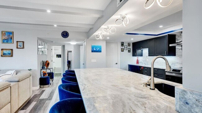 Foto del edificio - 955 Dotterel Rd