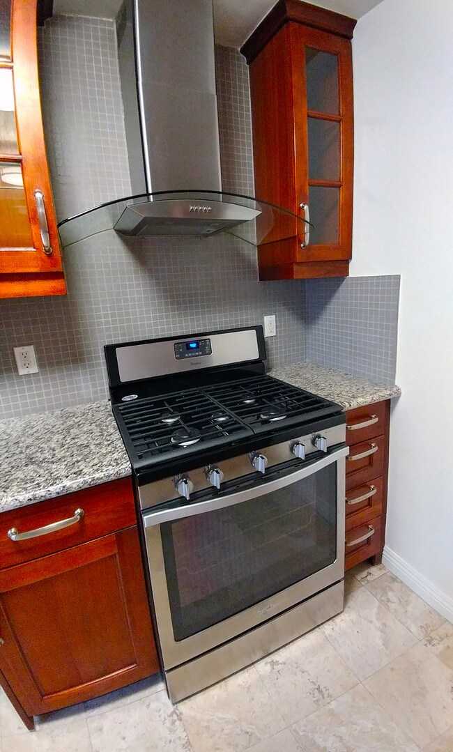 Kitchen - 3220 Altura Ave