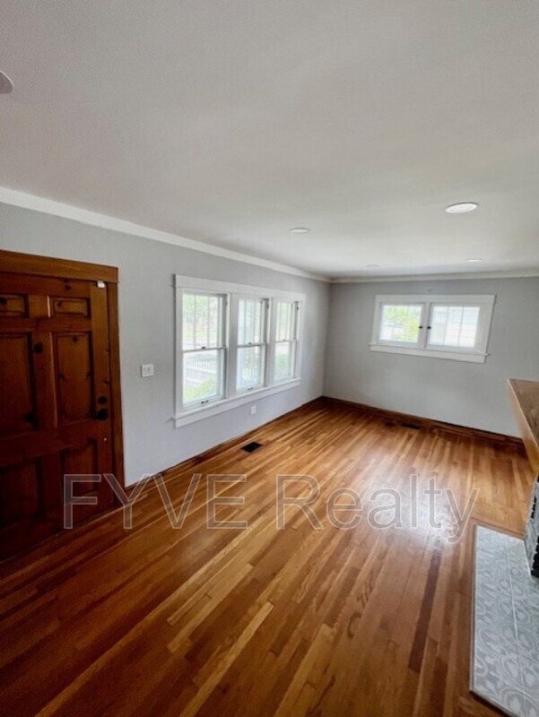 Building Photo - 2600 Shroyer Rd